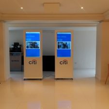 foo-totem-tactil-43-citibank-hard-rock-visualpanel1