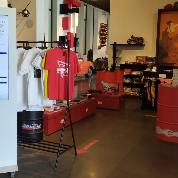 foto-totem-tactil-43-Museo Automovil-visualpanel1big