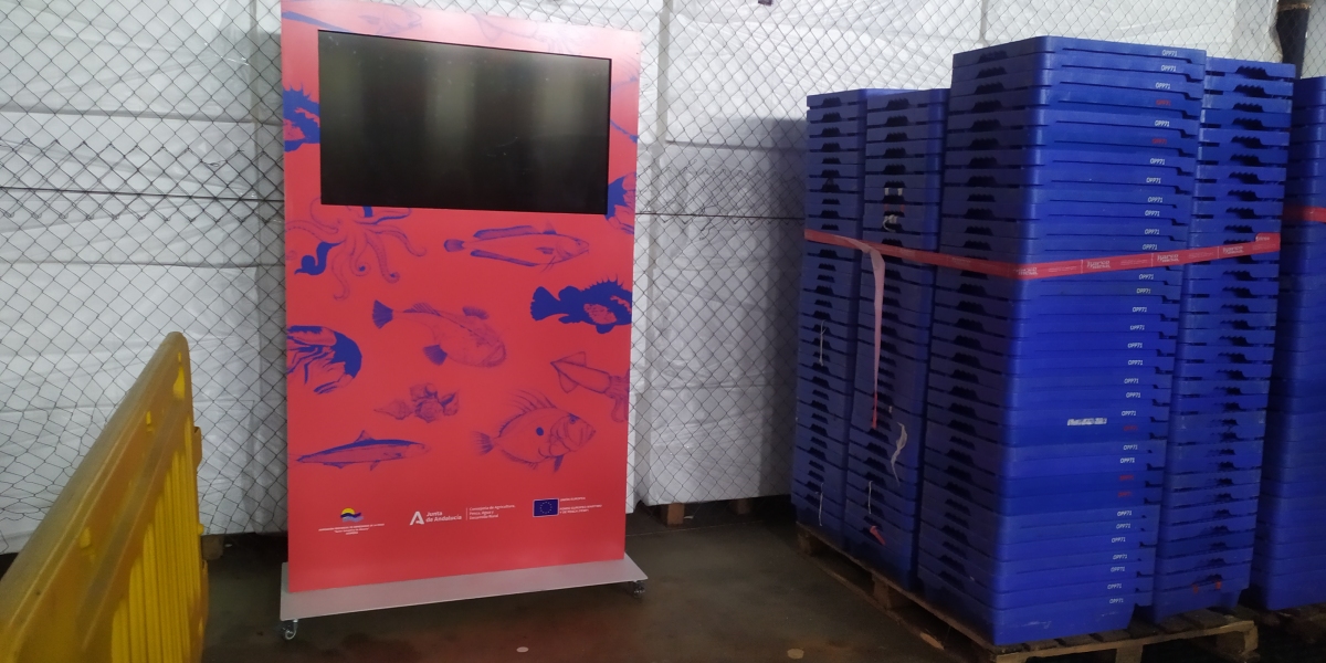 foto-totem-tactil-43-Puerto pesquero Almería-visualpanel1big