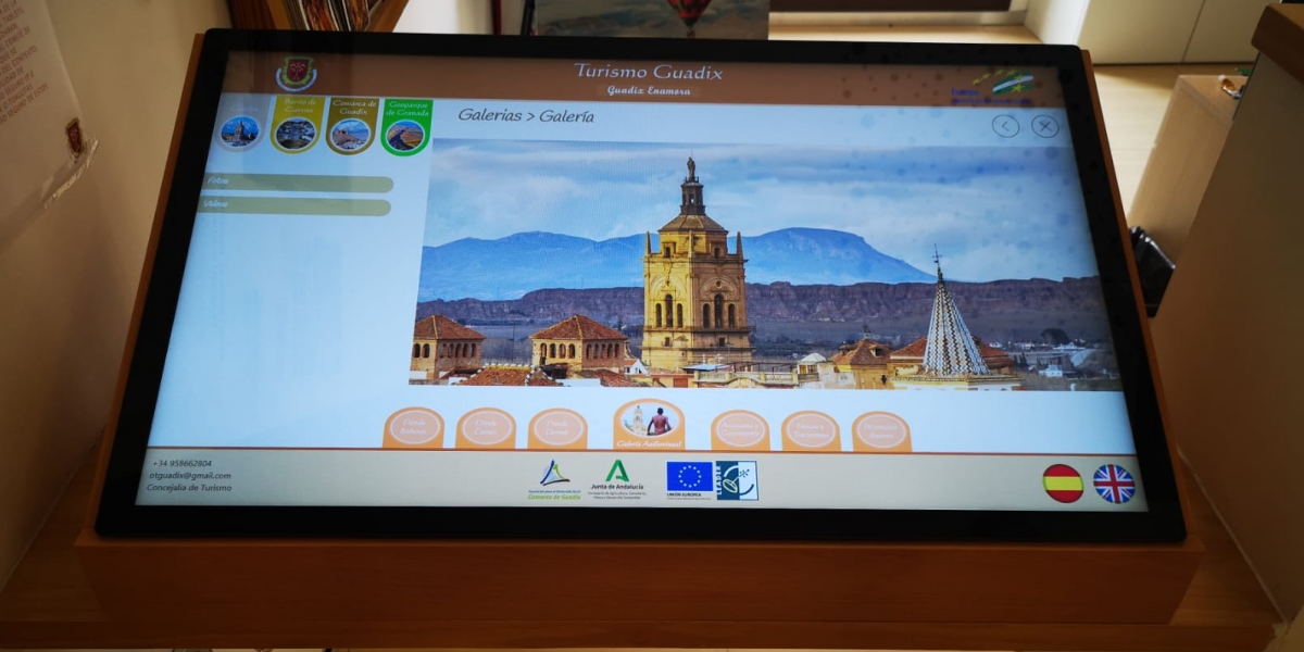 mostrador-tactil-art-studio-visualpanel